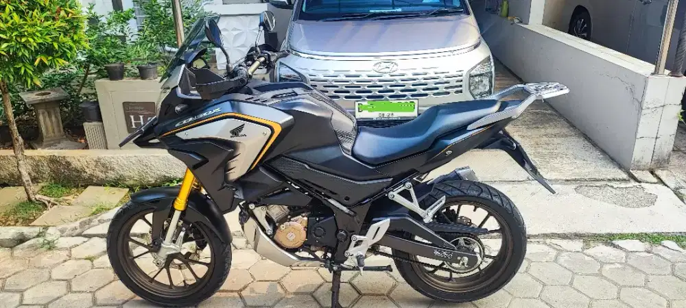 CB 150 X tahun 2023 low km 15rban full asesoris asli Honda