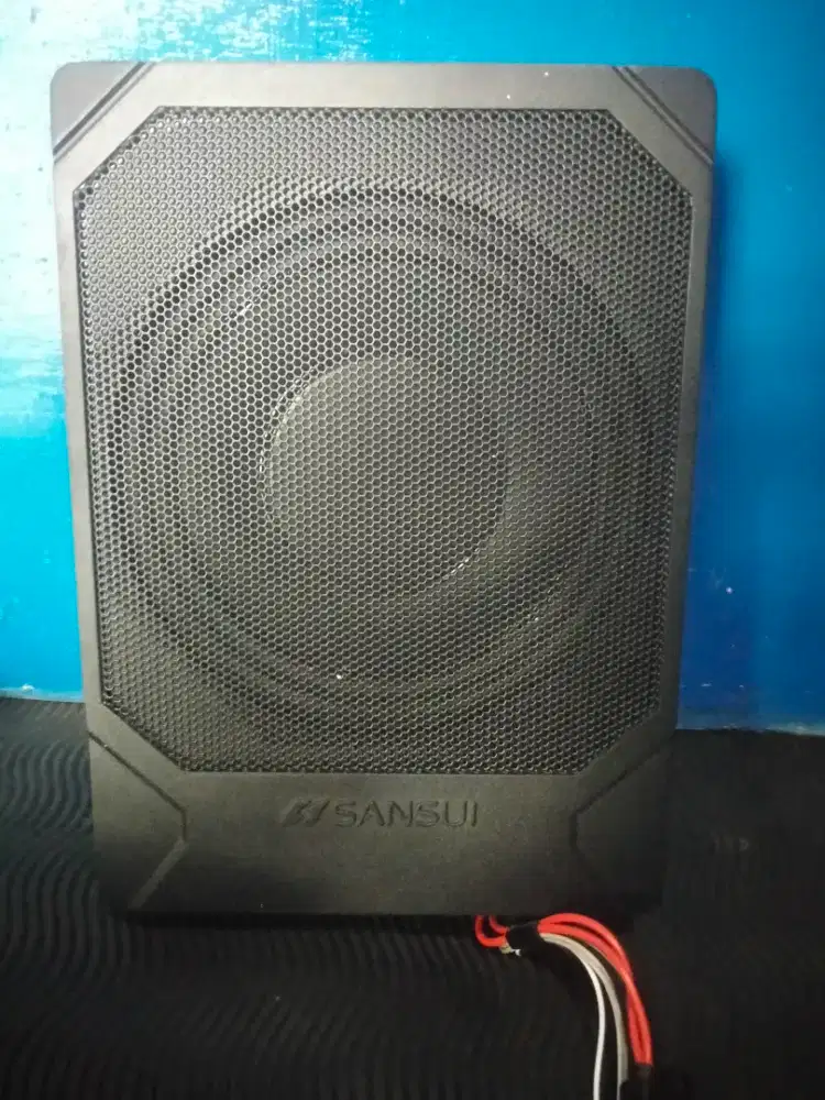 Subwoofer bawah jok sansui