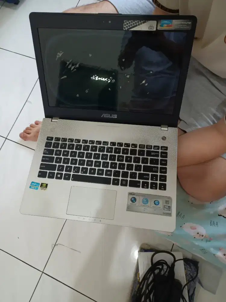 Laptop asus, layar rusak