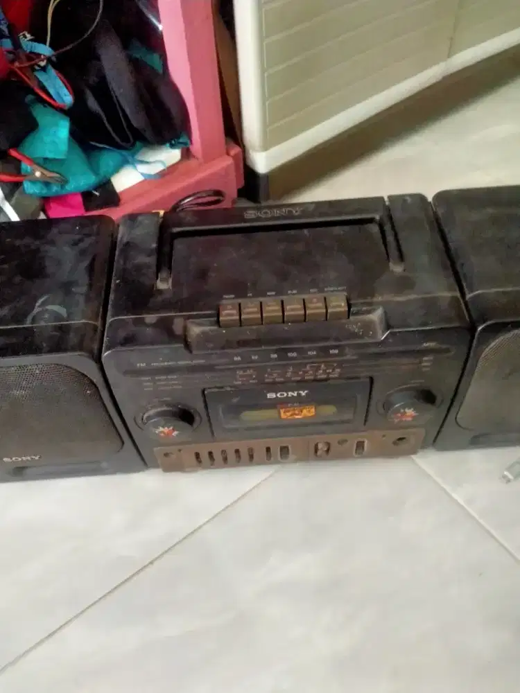 Radio Sony jadul perlu service