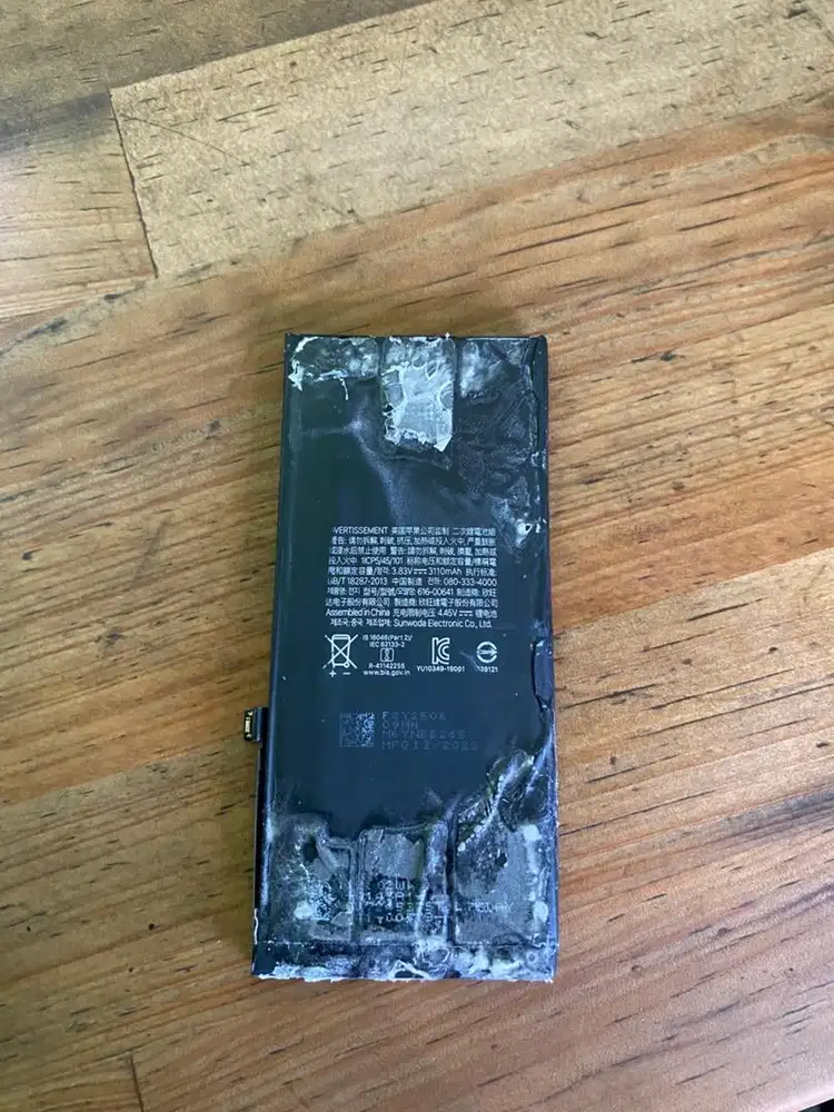 Baterai iphone 11 ori bawaan