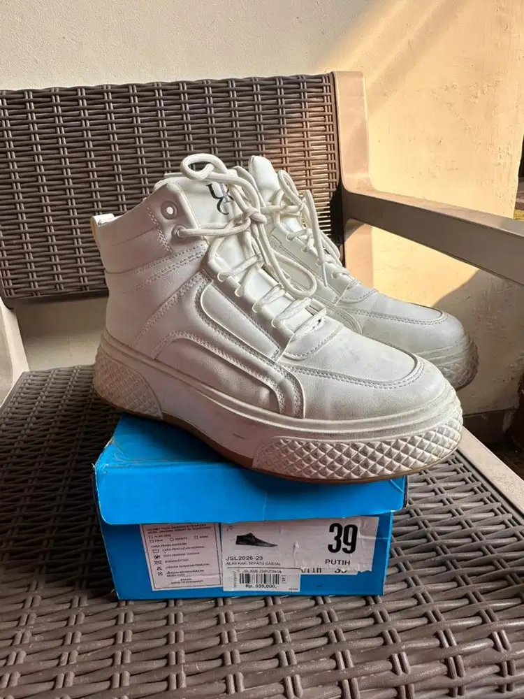 Sepatu Boots Wanita Yongki Komaladi Size 39
