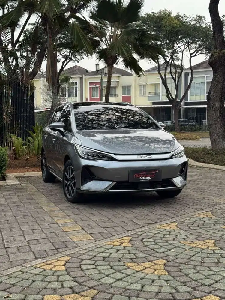 BYD M6 Superior EV AT 2024