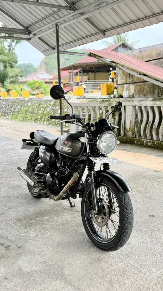 Kawasaki w175 cafe