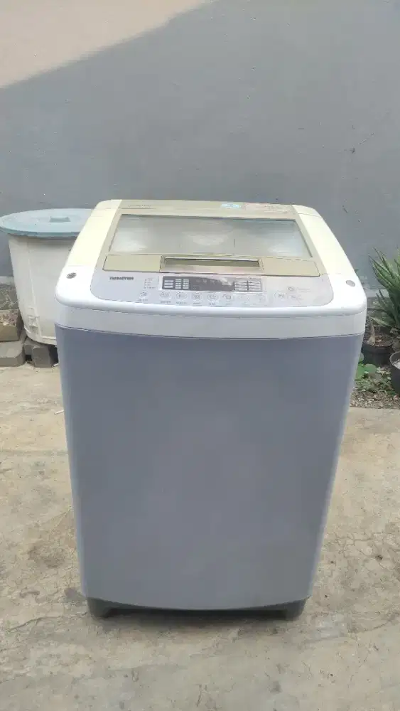 mesin cuci 1 tabung merk LG 10 KG otomatis
