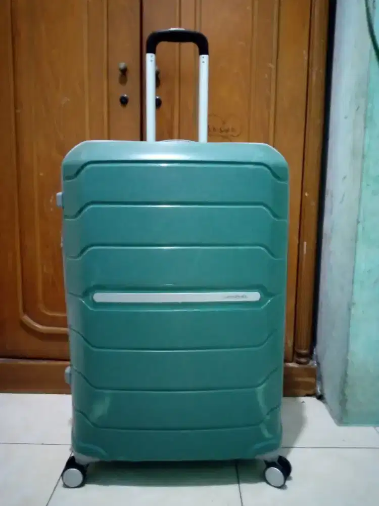 Samsonite Freeform Spinner size 28 inch