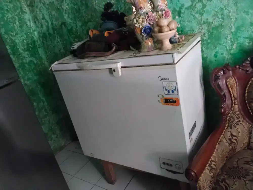 Dijual freezer bekas
