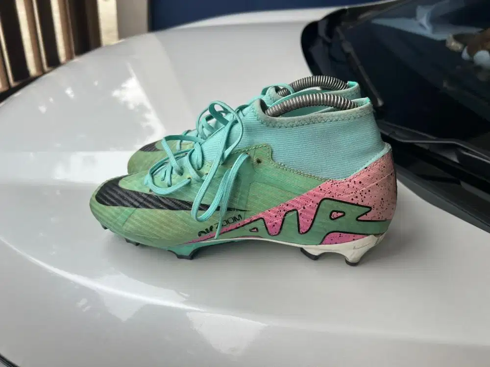 Sepatu Bola nike Mercurial uk 40,5