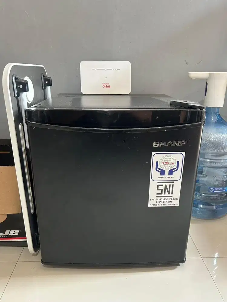 JUAL CEPAT SHARP Kulkas Mini Bar SJ-50MB-XB NEGO