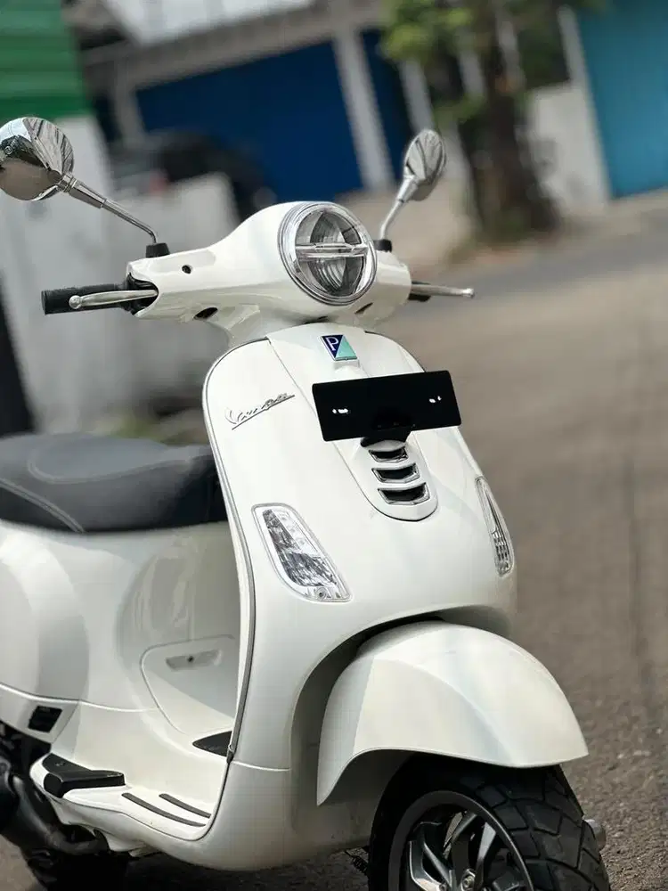 VESPA LX 125 IGET FL 2024 PUTIH - TERMURAH