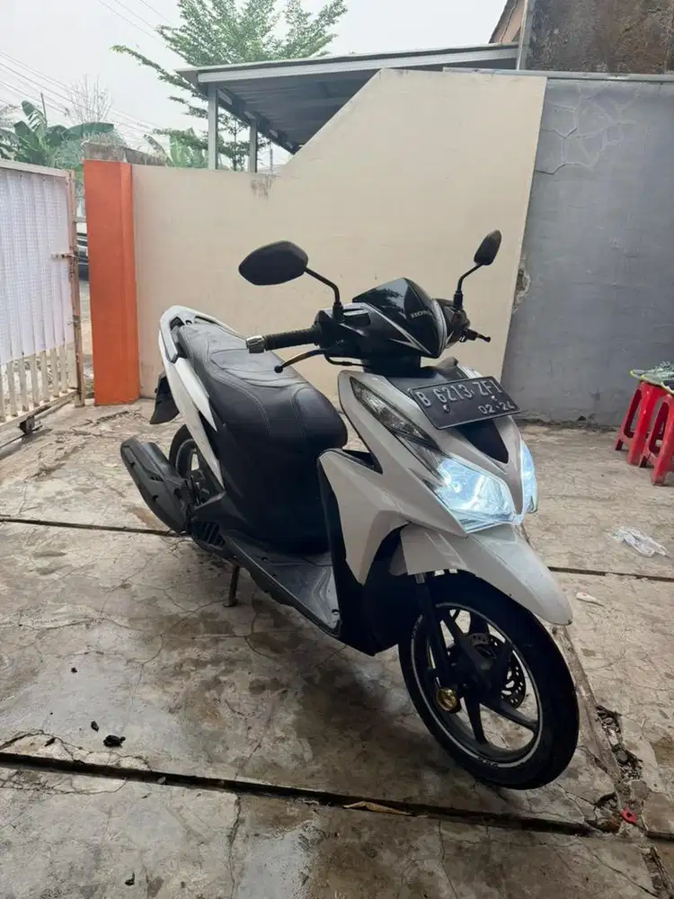 Vario 125 tahun 2014 white