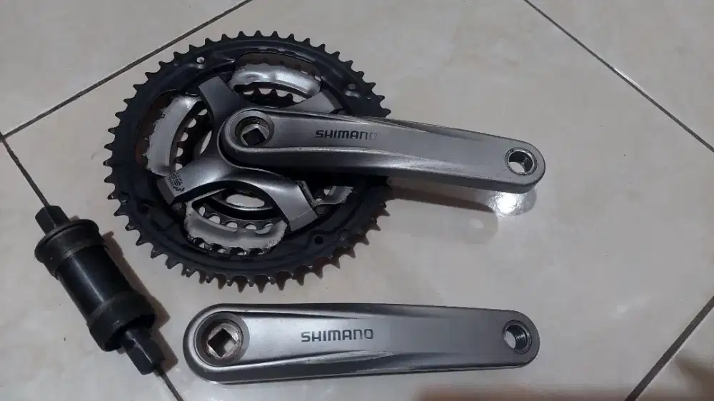 Crank Shimano Triple + Bottom bracket