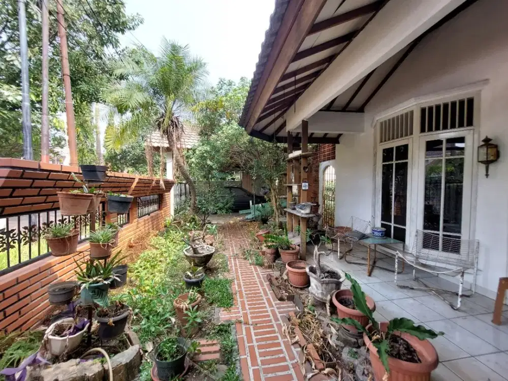 Rumah Hitung Tanah di Area Elit dan Strategis Bona Indah Lebak Bulus Jakarta Selatan
