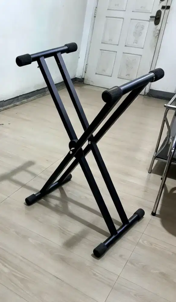 Stand keyboard kondisi baru