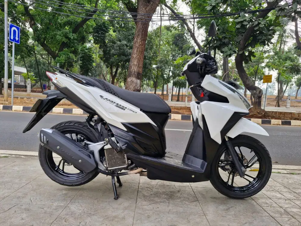DIJUAL CASH HONDA VARIO 150 LED OLD THN 2017 PJK IDUP SIAP PAKAI