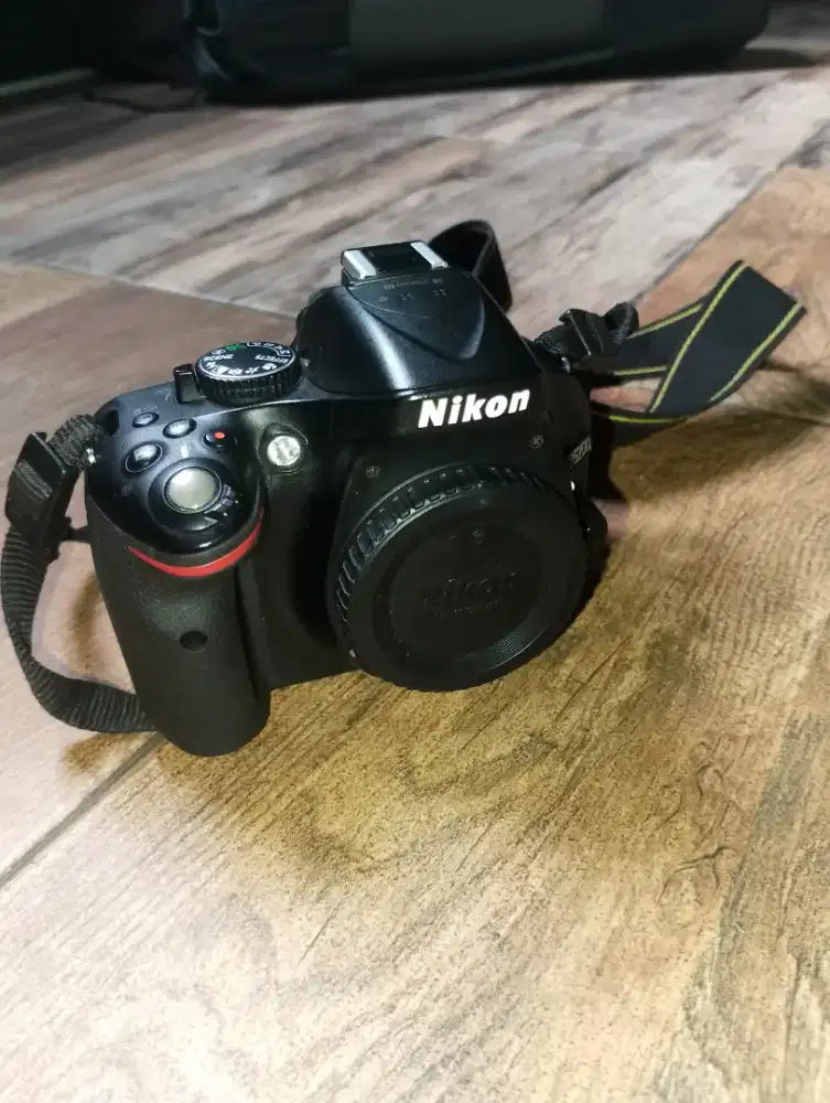 Nikon d5200 like new body only