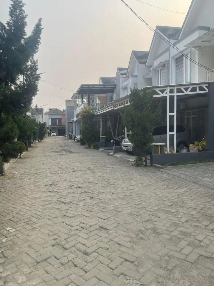 Disewakan rumah 2,5 lantai