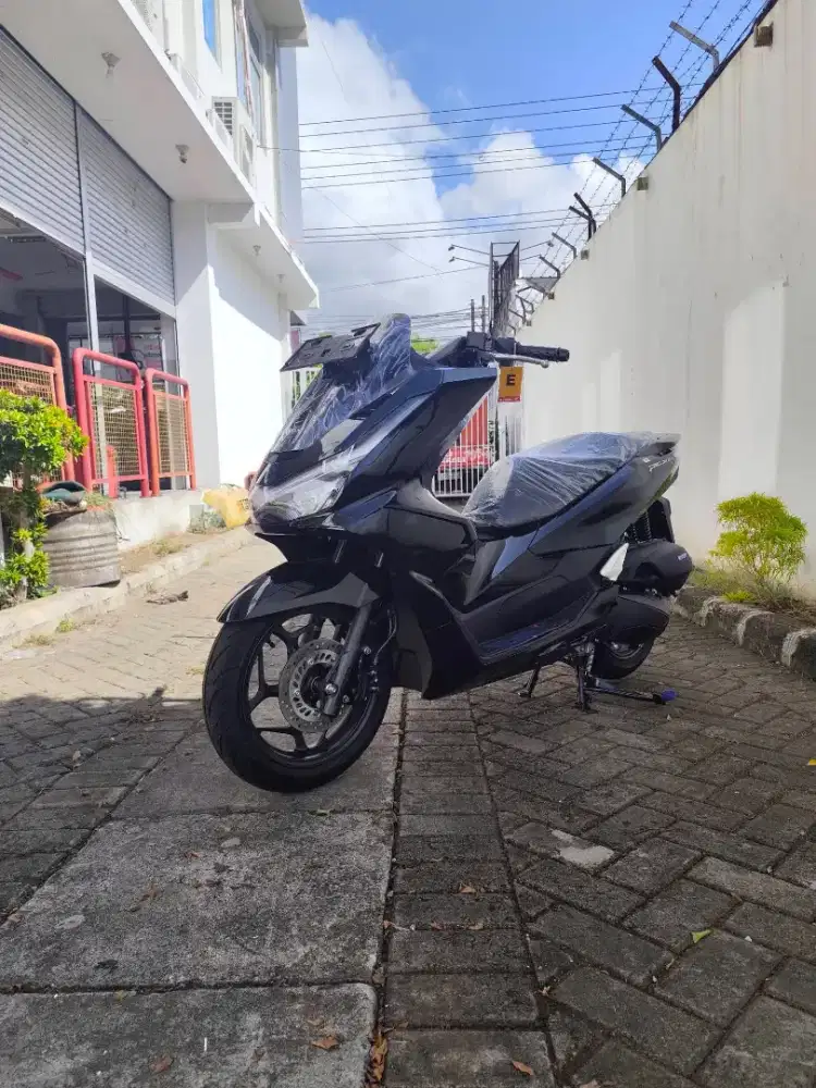 HONDA PCX 160 CBS HITAM