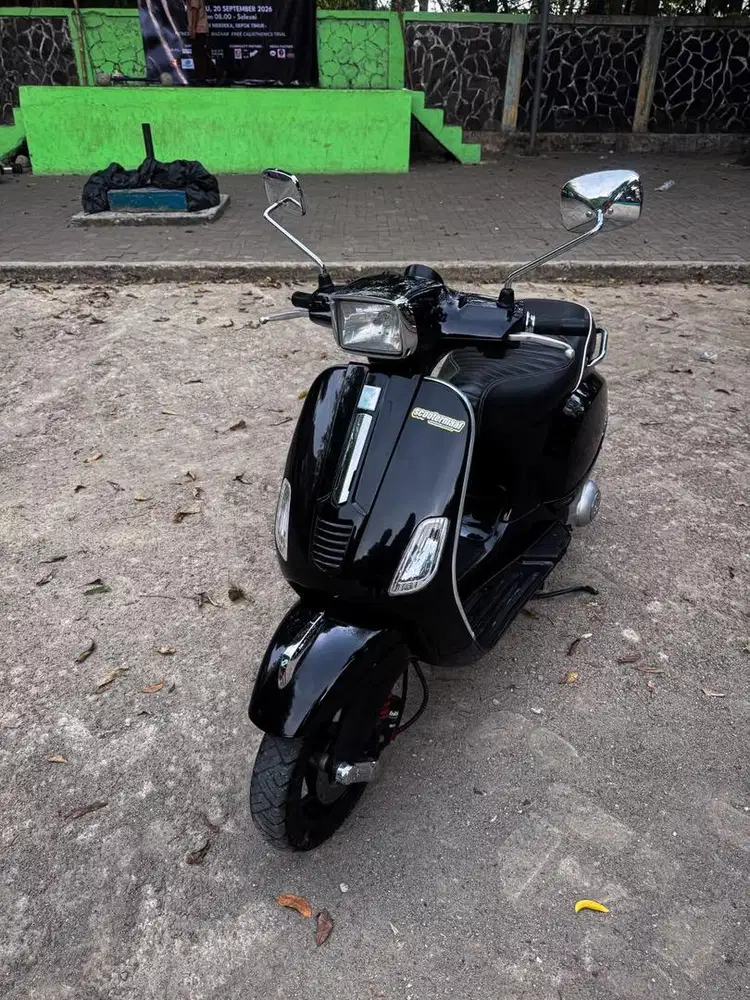 VESPA S 150 2V 2012 HITAM - TERMURAH