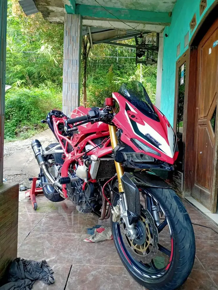 velg belakang delkevic dan ban batllax S22 DB