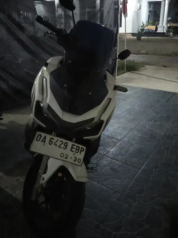 ADV 150 ABS putih limited edition