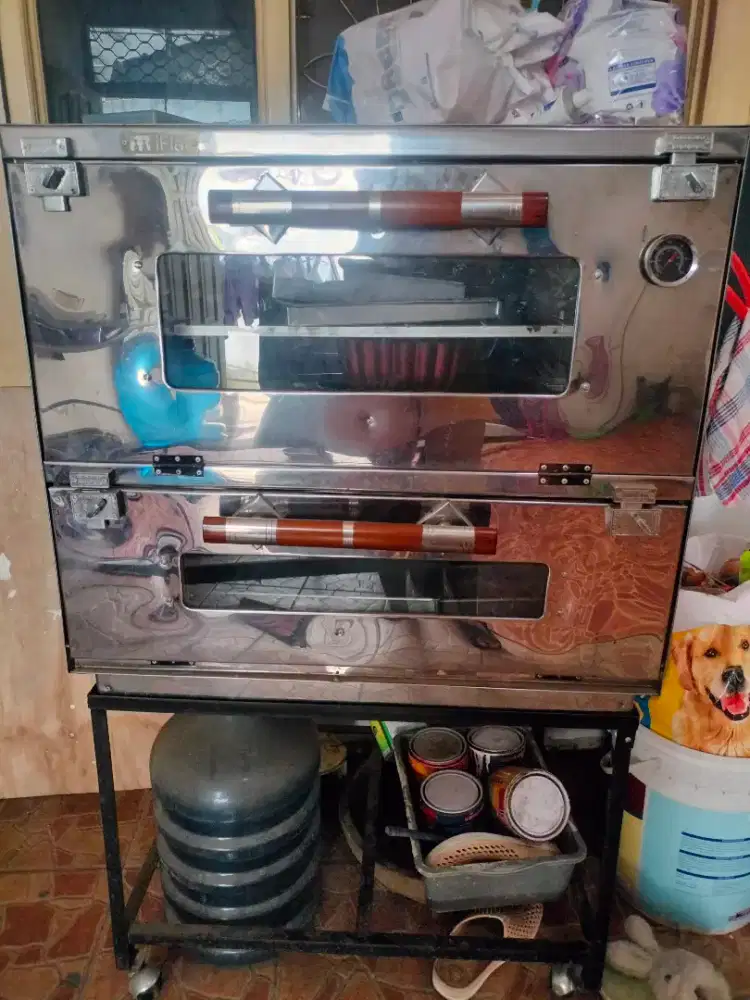 Oven gas masih baru