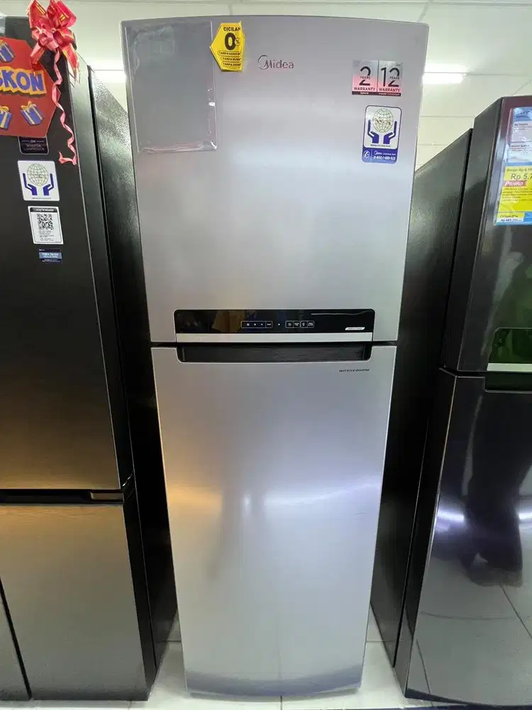 Di jual kulkas masih baru dari brand midea 428L inverter