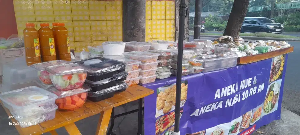 Jaga lapak kue subuh