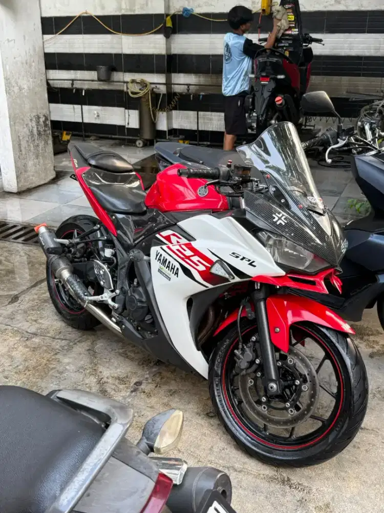 Yamaha YZF-R25 Livery Red and White