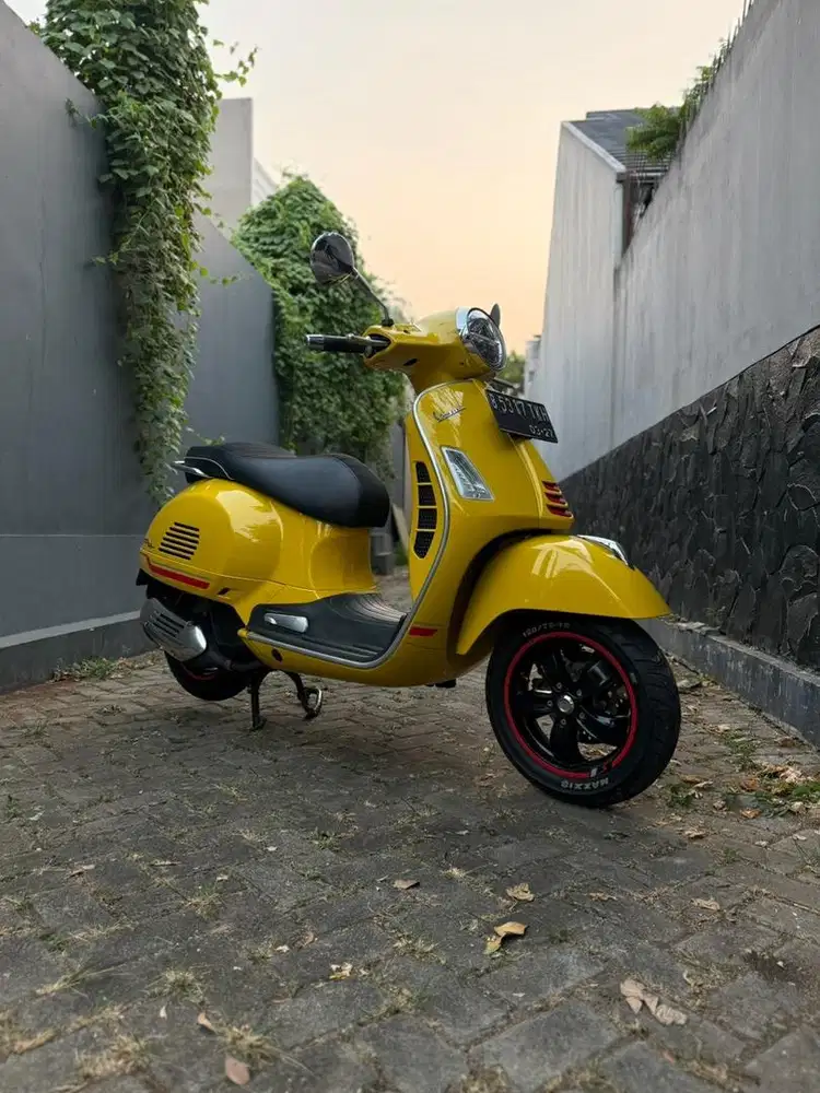 VESPA GTS 150 IGET SUPER SPORT (km 4rb perak)