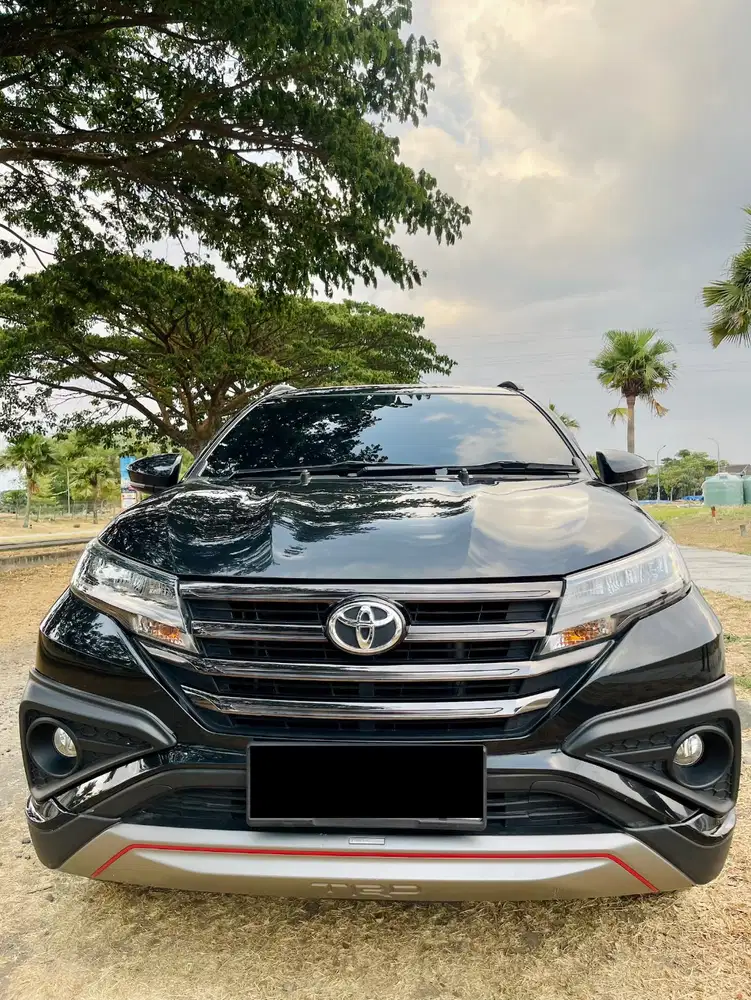 Rush Hitam TRD Sportivo 2019