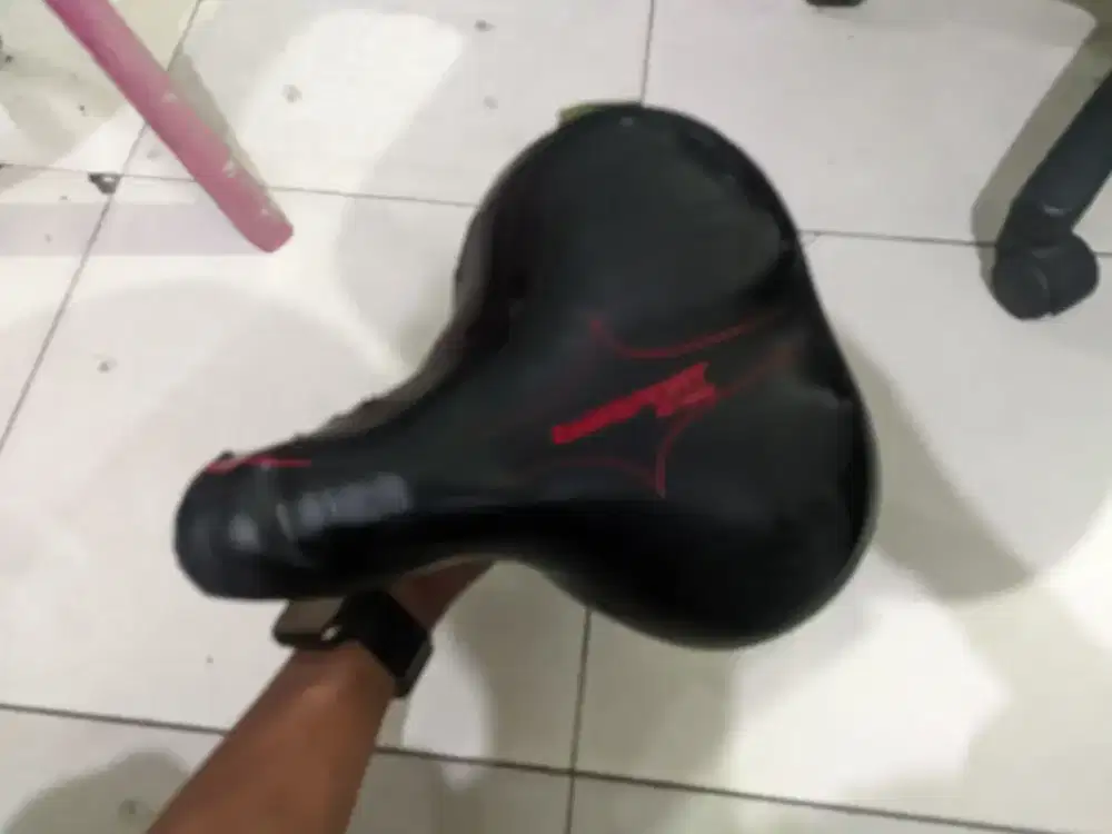 jok sepeda komuter+seatpost dan rd Shimano+standar samping sepeda