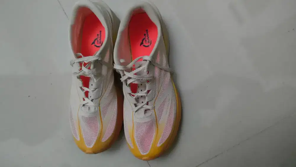 Sepatu lari ortuseight hyperglide 3.1