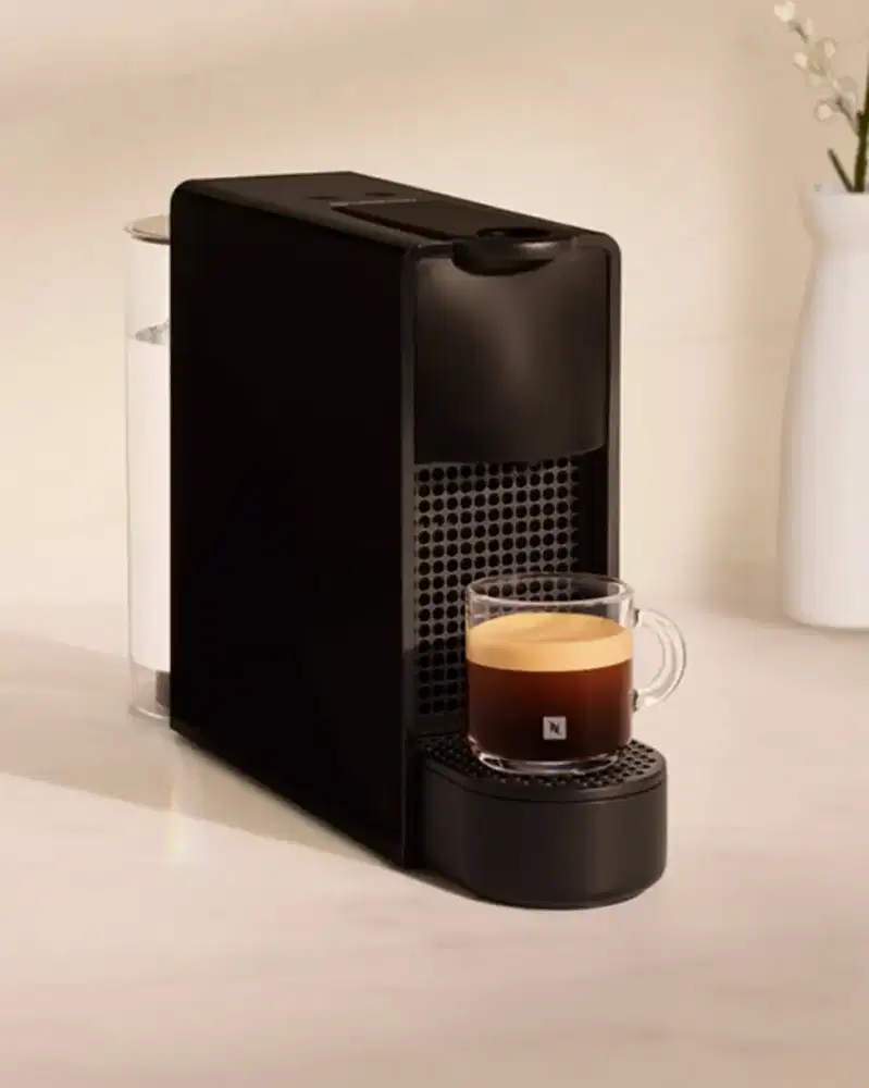 Nespresso Essenza Mini warna hitam