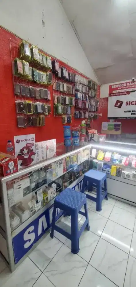 Pegawai konter Pulsa atau HP