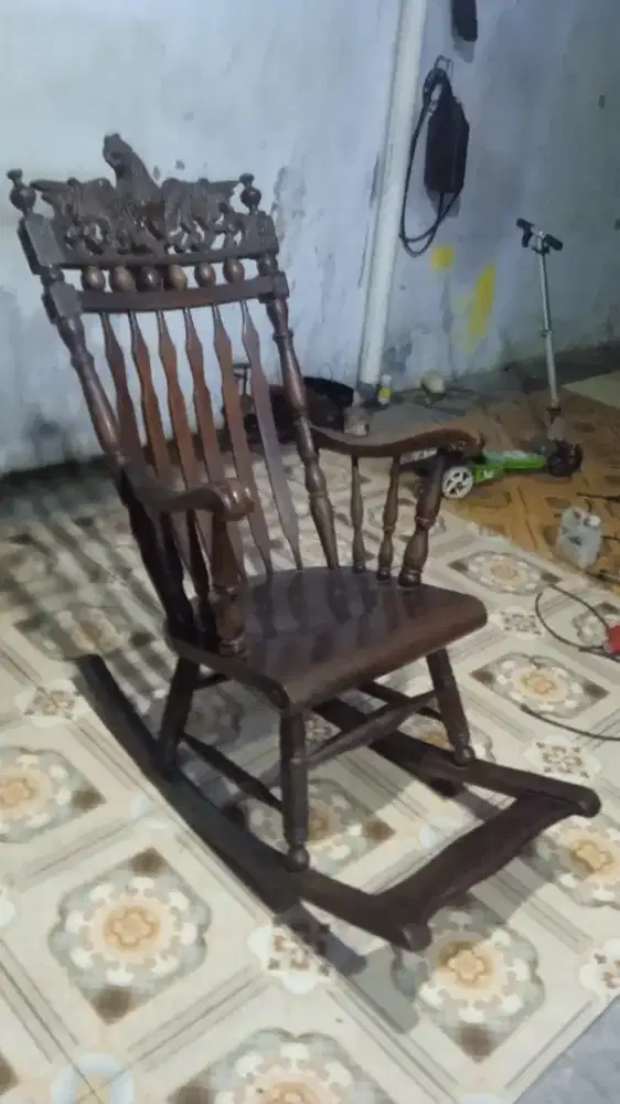 Kursi Goyang Jati antik