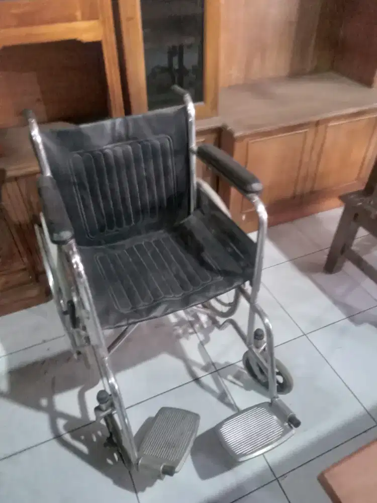 Kursi roda lipat
