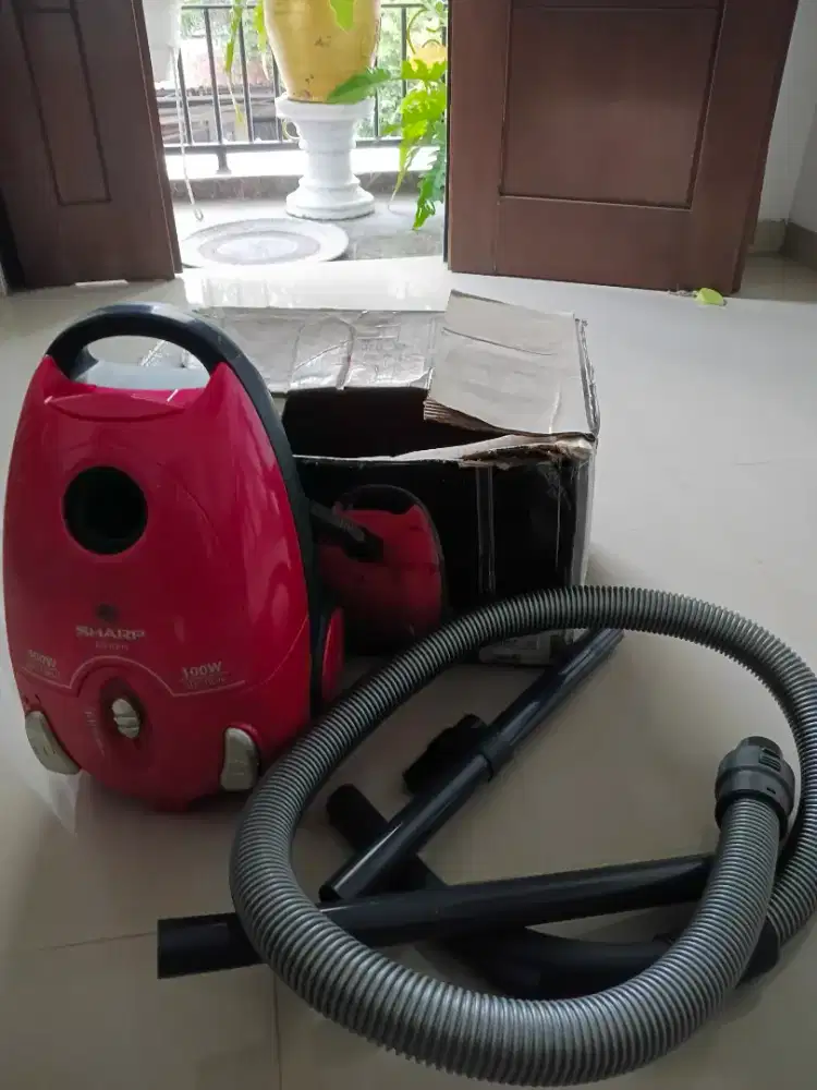 Di jual vacum cleaner merk SHArp