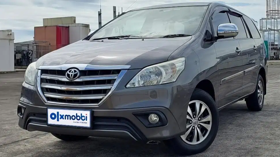 DP 9, JT Toyota Kijang Innova 2.0 G Bensin-AT Abu-Abu 2015