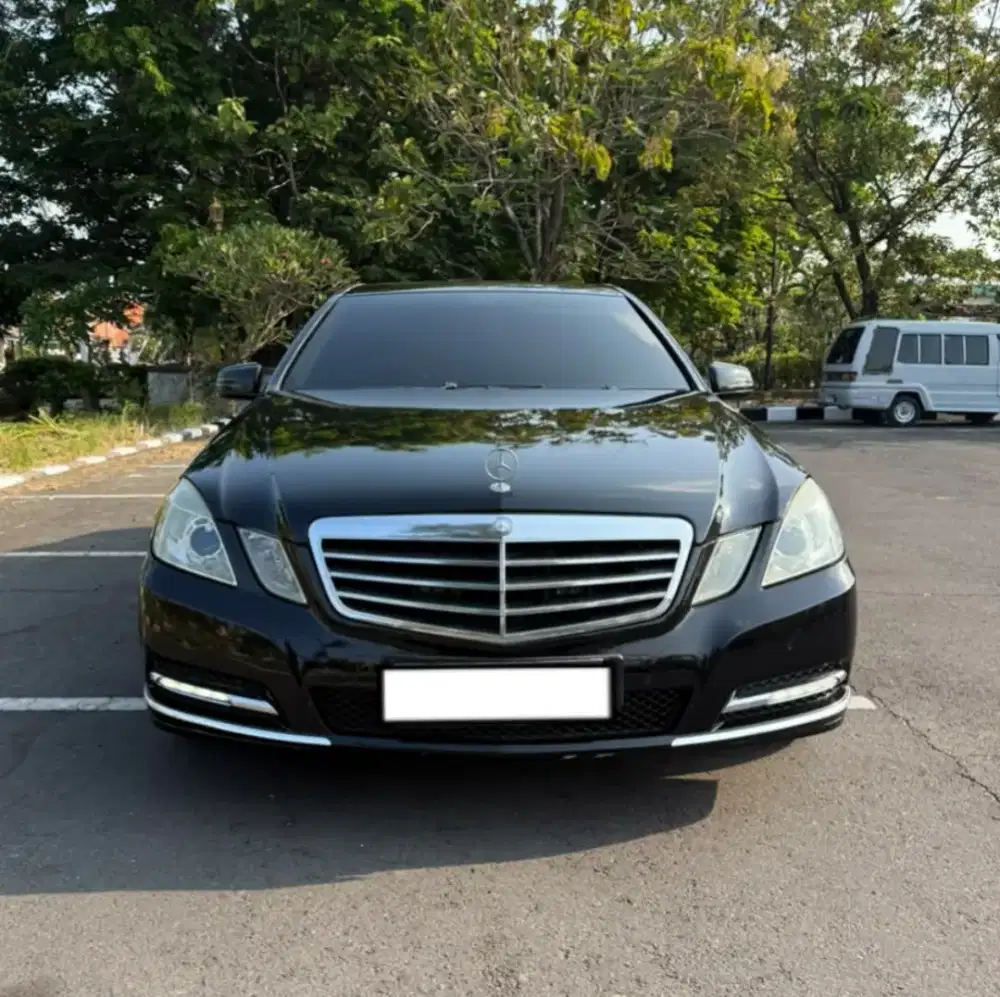 Dijual Mercedes Benz E200 W212 Tahun 2013 Automatic Mercy