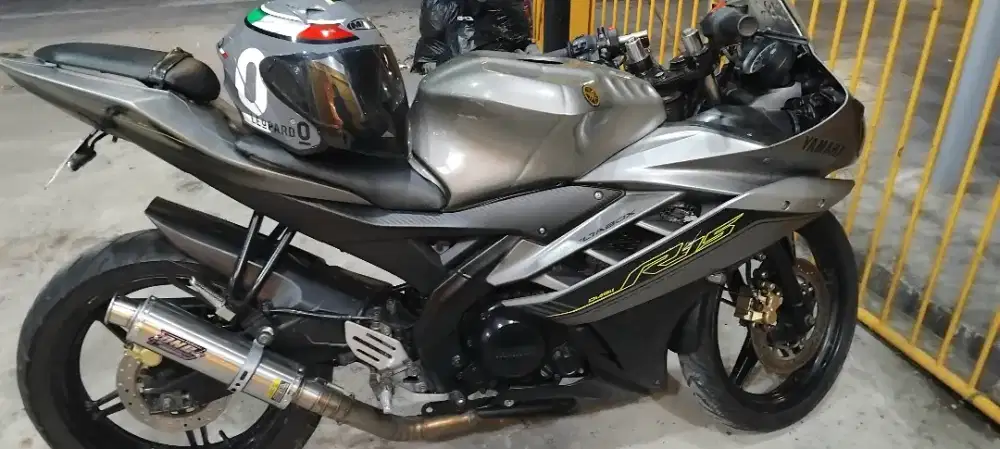 Dijual Yamaha R15 V2 thn 2016 Abu-Abu