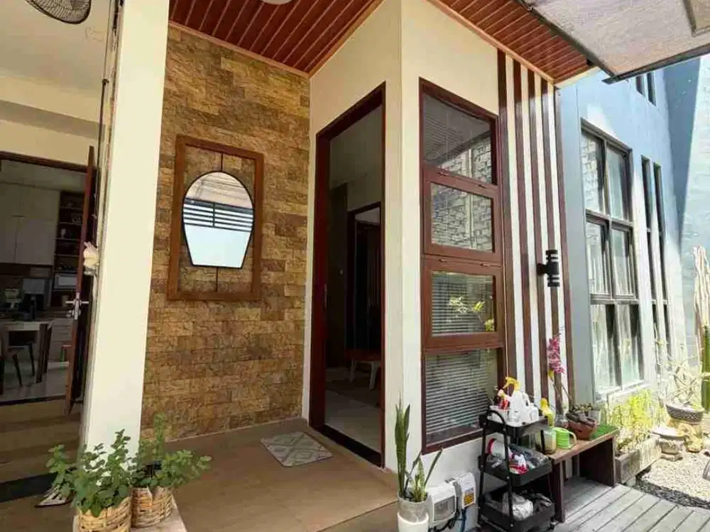 Rumah 2 Lantai di Renon Fully Furnished Parkir Luas