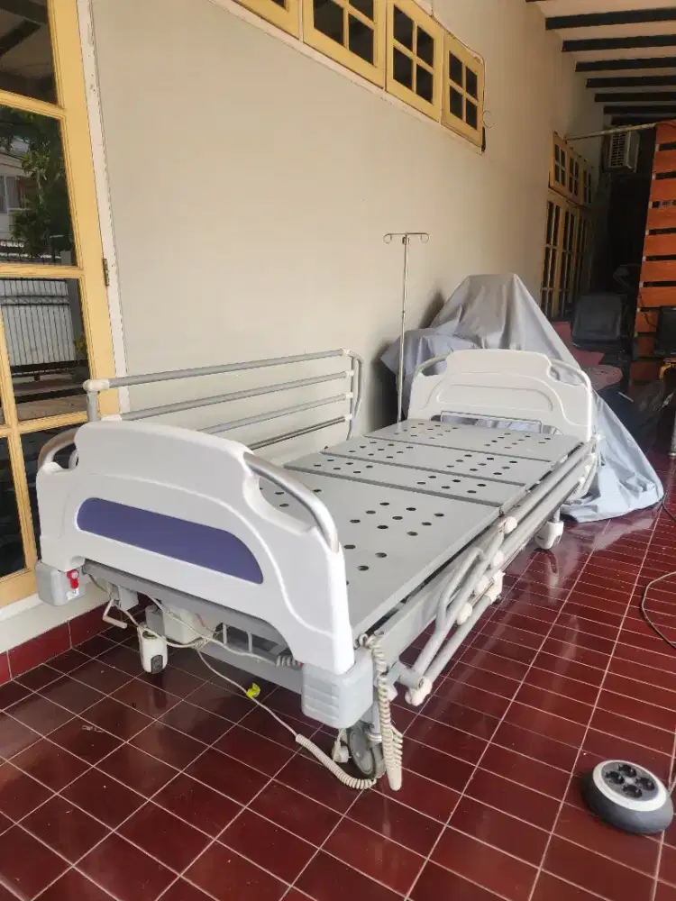 Peralatan Medis-Acare Electric Bed HCB-8332-A2