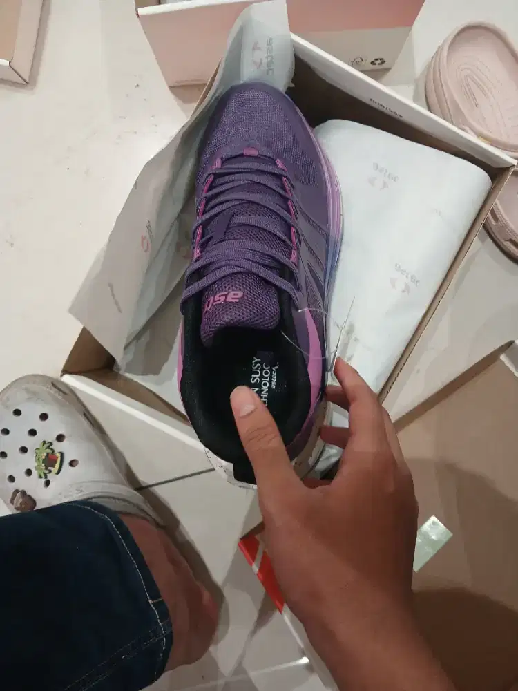 Sepatu basket pria