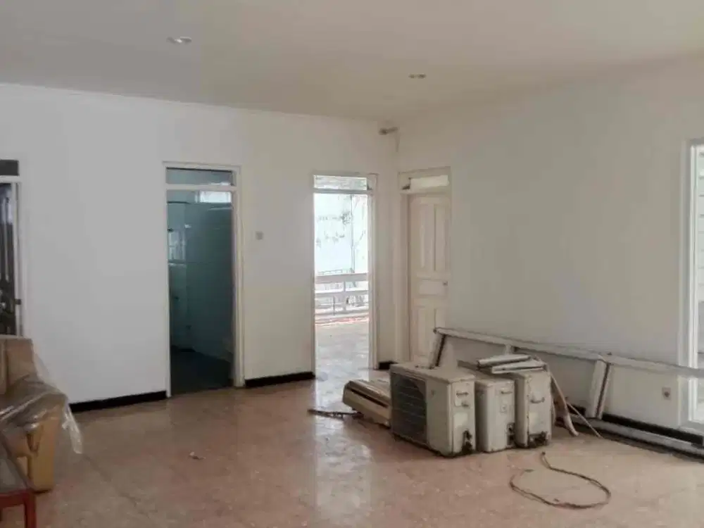 Disewakan rumah baru renov dalam kompleks di senopati kebayoran baru