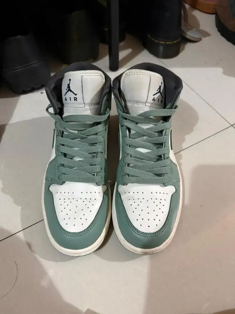 Sepatu nike perempuan