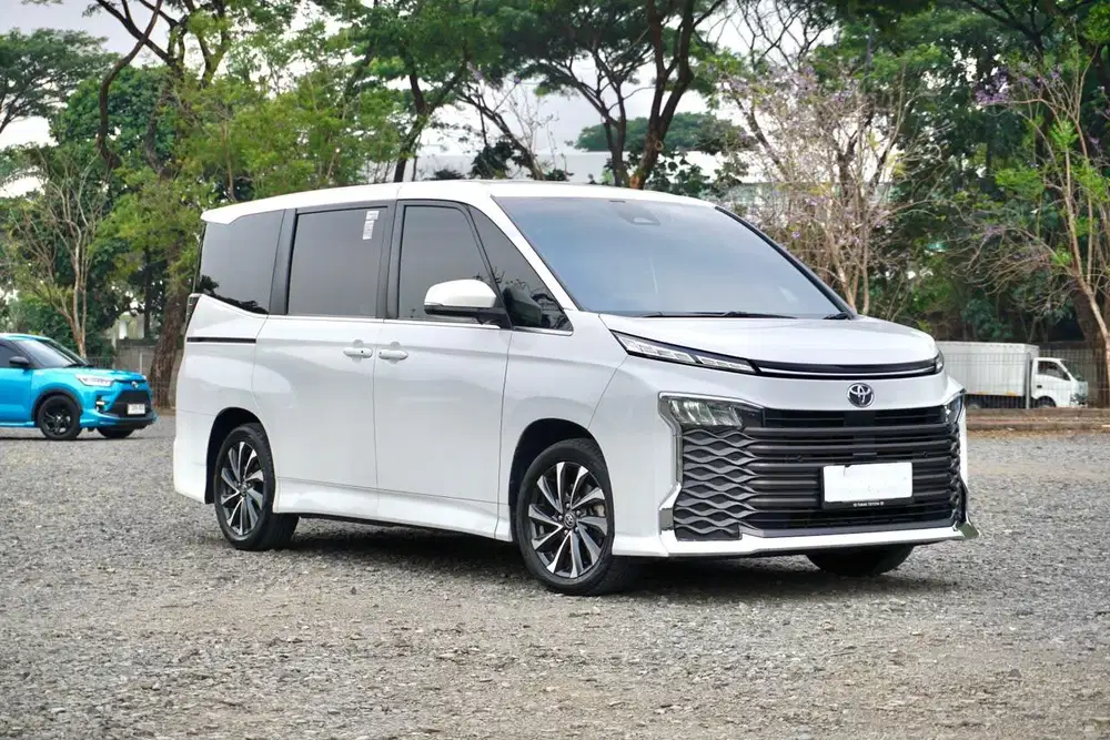Toyota Voxy 2.0 R90 CBU 2022