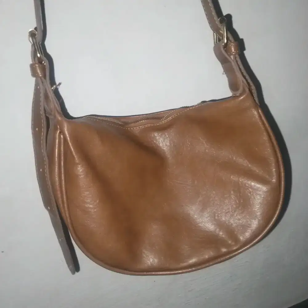 Tas Hobo bag atau bulan sabit (half moon bag )