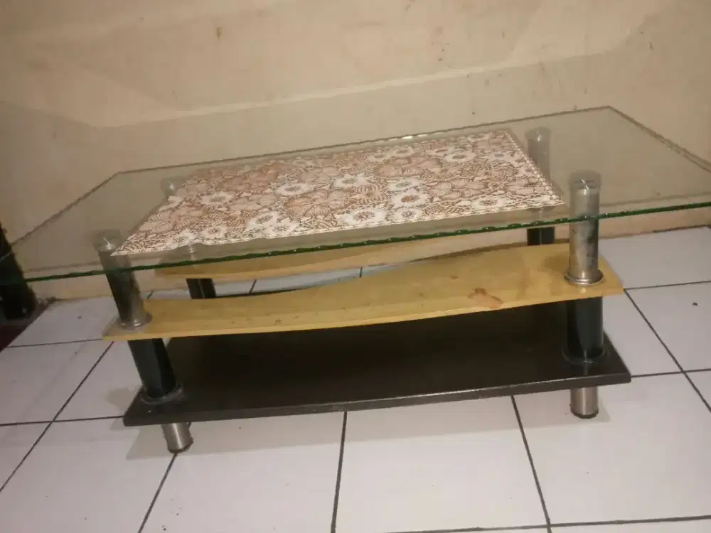 Di jual meja dan kasur dipan