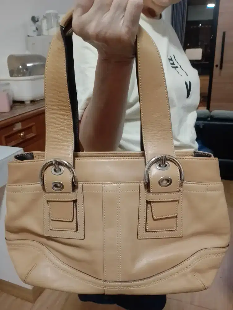 Tas coach warna coklat mevah bgt hobah